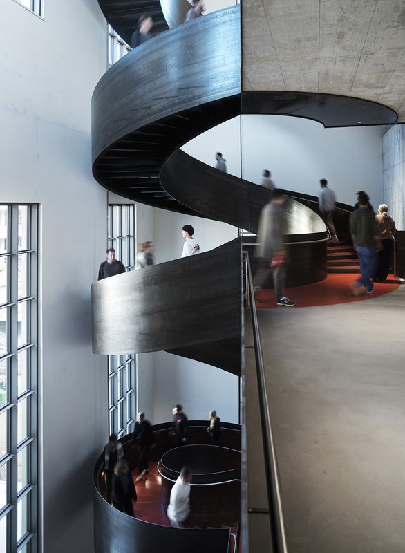 Kantonales Schulprovisorium und Schule für Gestaltung im Bernapark, Stettlen – Wendeltreppe – Aebi & Vincent Architekten SIA AG, Fotografie: Adrian Scheidegger